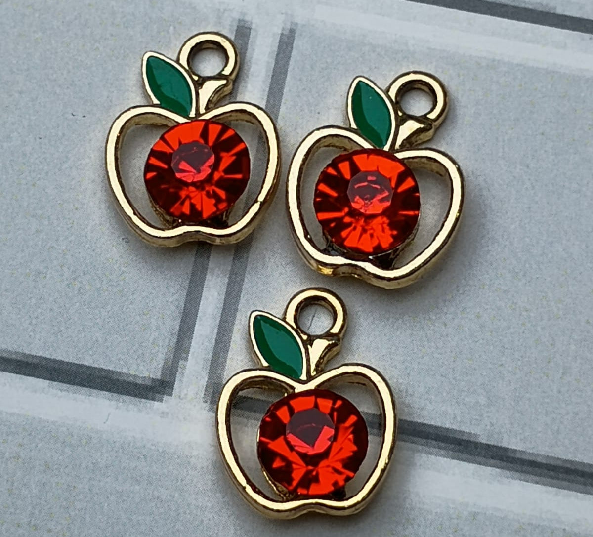 DIJE MANZANA CRISTAL