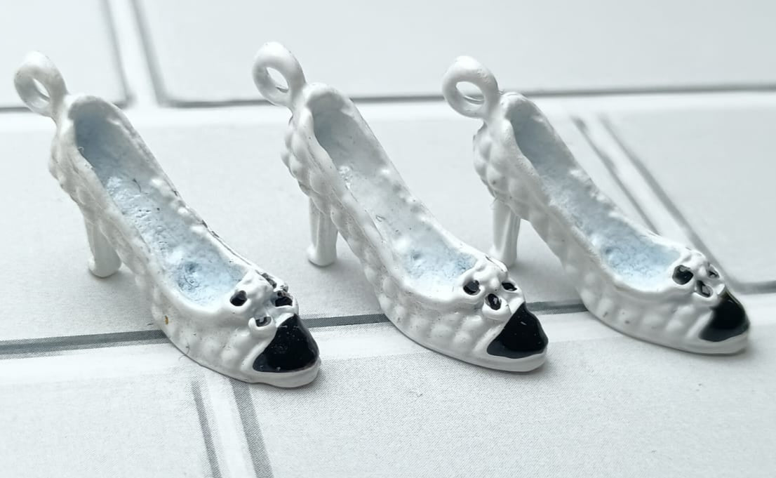 DIJE ZAPATILLA BLANCA