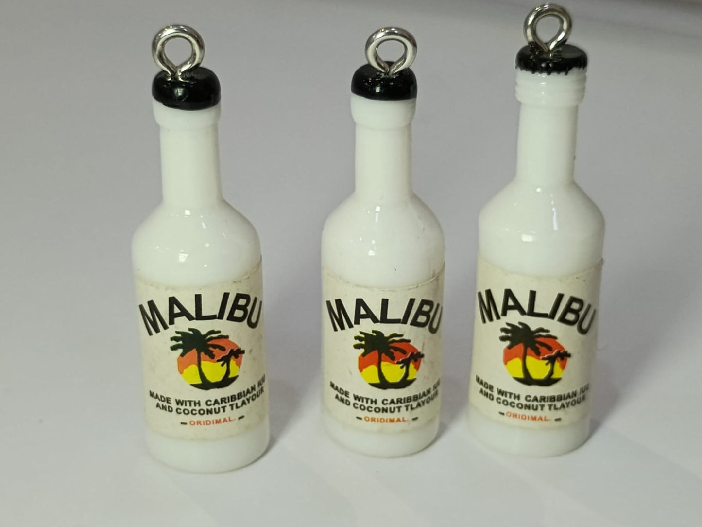 DIJE BOTELLA MALIBU